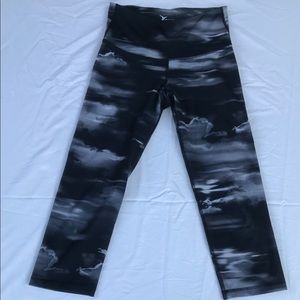 Women’s Charcoal Grey Patterned Athletic Capris